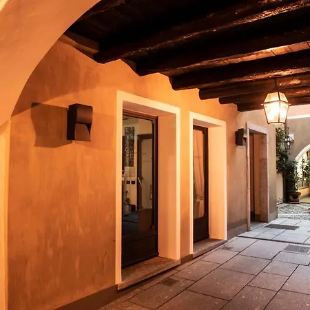 La Contrada Hotel