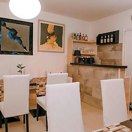 Отель La Contrada