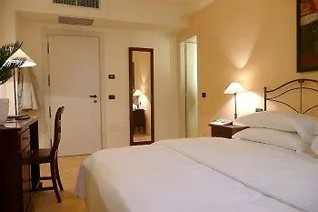 La Contrada Hotell 3*