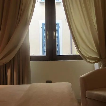 Hotell La Contrada 3*