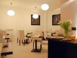 Hotell La Contrada 3*