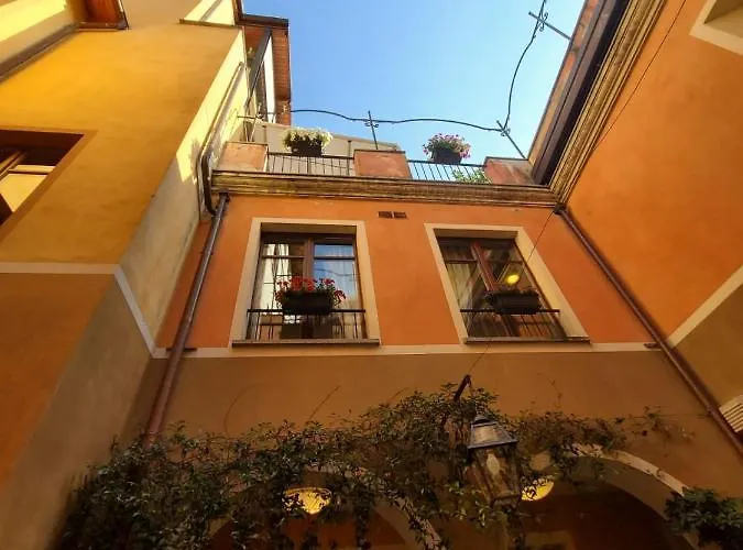 Отель La Contrada 3*