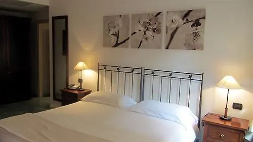 Отель La Contrada