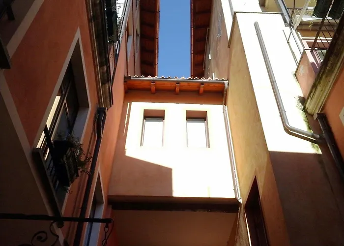 La Contrada Отель